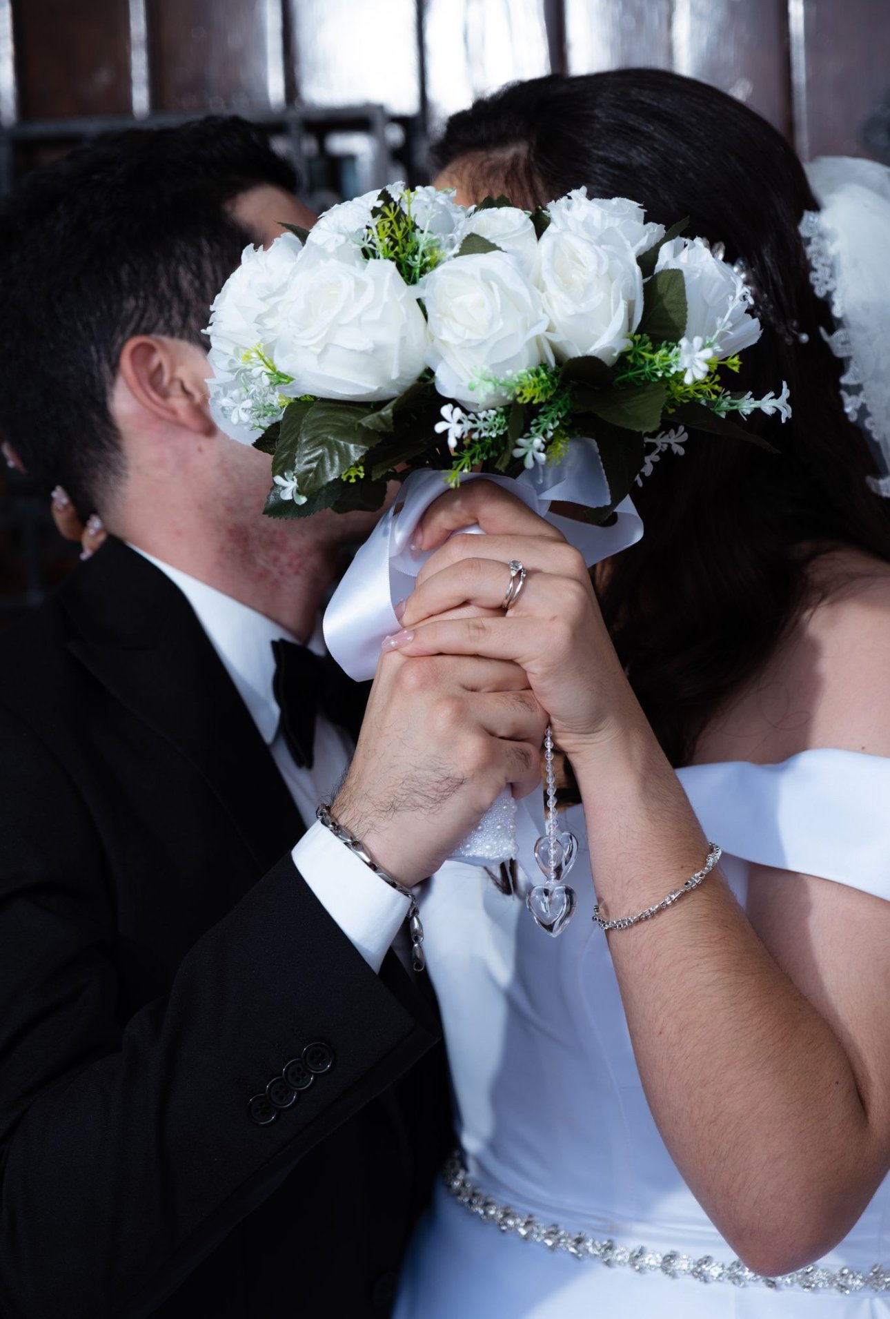 Momento romántico de David y Rebecca